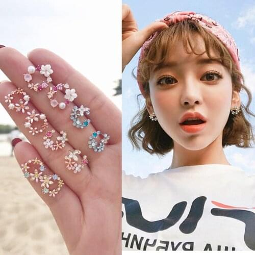 Qinwa Stud Earrings