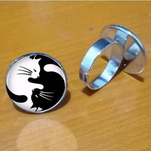 Glass black and white two cat rings, fashion ring