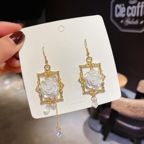 Retro Resin Rose Geometric Big Earrings for Women Girls Gold Color Metal Hollow Out Crystal AsymmetricDangle Earrings Jewelry