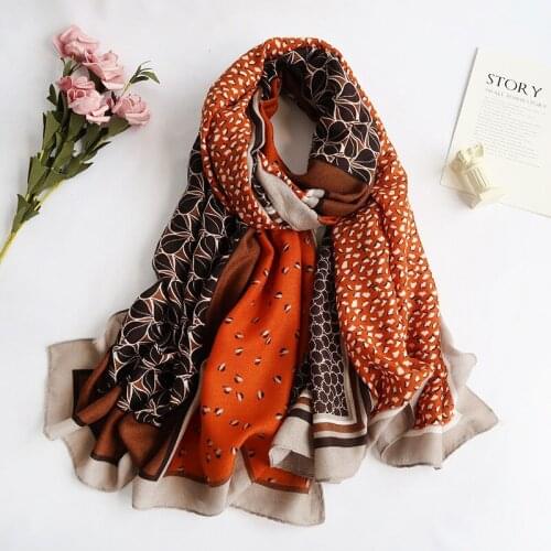 Designer Women Cotton Scarf 2021 Fashion Summer Flower Beach Hijab Shawls and Wraps Female Foulard Autumn Bandana Echarpe Pareo