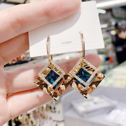 Golden womens geometric pendant earrings Fashion Simple Jewelry for women New Earrings exquisite Unusual earrings