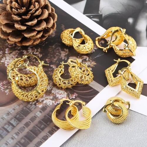 Vintage Simple Geometric Earring Small Circle Hollow Hoop Earrings for Women Golden Shiny Fashion Jewelry Wedding Party Gift