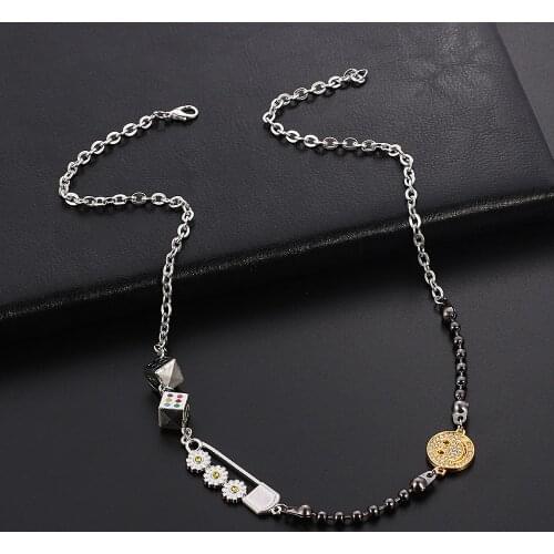 Harajuku Dice Smilely Face Daisy Clip Pin Pendant Necklace For Women Men Punk Cute Party Gifts Vintage Choker Necklace