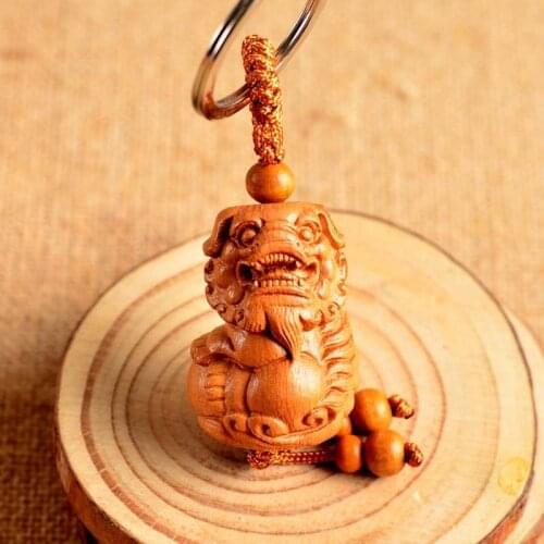 Wood 3D Carving Chinese Feng Shui Geomancy Lion Foo Dog Statue Key Chain Keyring