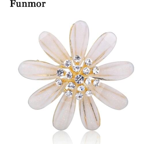 Funmor Exquisite Flower Shape Brooch Copper Pins Women Girls Cardigans Dress Kimonos Decoration Jewelry Holiday Bijouteire Gifts