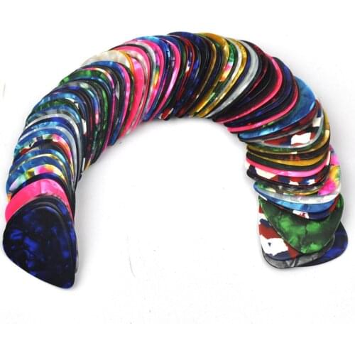 Lots of 100 pcs New Medium 0.71mm Guitar Picks Plectrums Celluloid Assorted colors