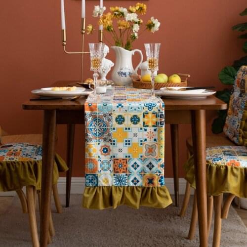 DUNXDECO European Floret Brick Velvet Table Runner Party Long Table Cover Fabric Modern Fresh Geometric Holiday Desk Decorating