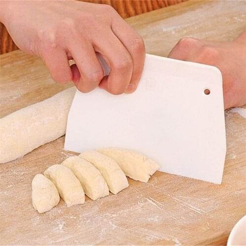 1pc Plastic Pizza Dough Scraper Cutter Baking Pastry Cutter Fondant Cake Decoration Tools Kitchen Accessories