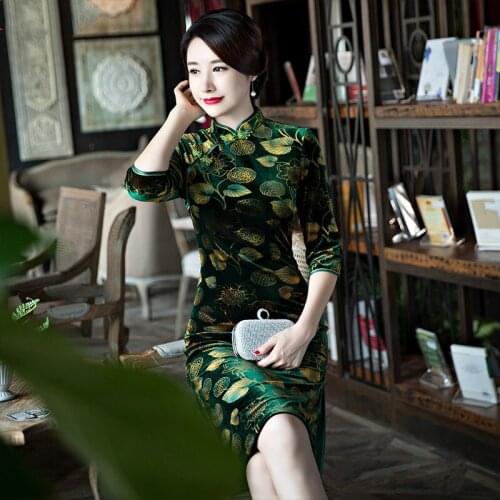 The Chinese Style Short Cheongsam Improvement Restoring Skin-tight Velvet Big Yards 3/4 Long Sleeve Cheongsam