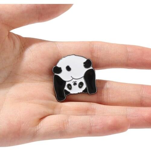 New Fashion Bear Ass Brooch Cartoon Small Animal Metal Badge Cute Student Girlfriends Accessories Gift