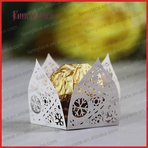 60pcs Chrismas Snowflower Laser Hollow Out Chocolate Mini Cupcake Wrappers Packing Cupcake Liners for Party Decorations Supplies