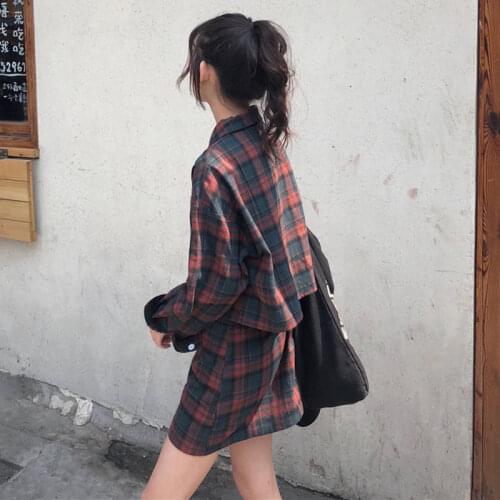 2020 new womens spring Korean version of the retro plaid long-sleeved shirt + plaid short skirt fashion suit two-piece