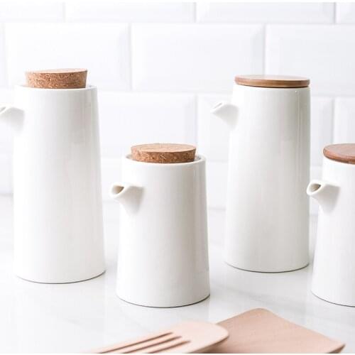 Japanese-style Ceramic Seasoning Jar Oil Can Soy Sauce Cruet Salt Shaker Kitchen Tools Condiment Box Set White Home Chili Jar
