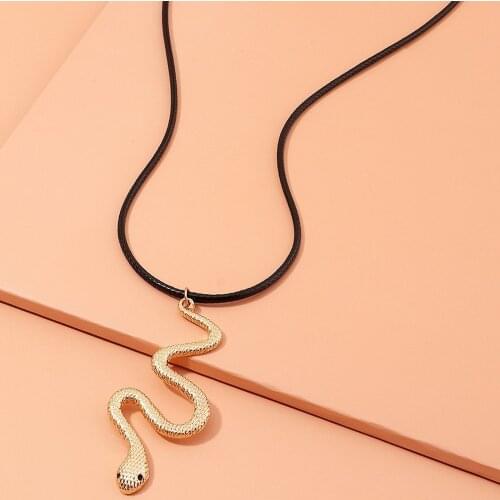 2020 Europe style Ornament Personality Choker Snake Necklace Exaggerated Bending Snake Pendant Necklace wholesale