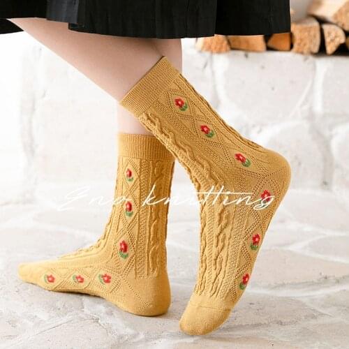 2020 Fashion Women Socks Autumn Winter Flower Socks Girls Preppy Style Printed Breathable Cute Casual Cotton Socks Lady Retro