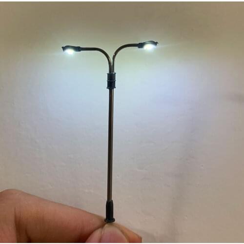 2/PCS HO N Scale Model Railway Train Lamp Post Street Lights LED 3V Modern Style Boulevard/Highway/Parking Area Lights/Layout
