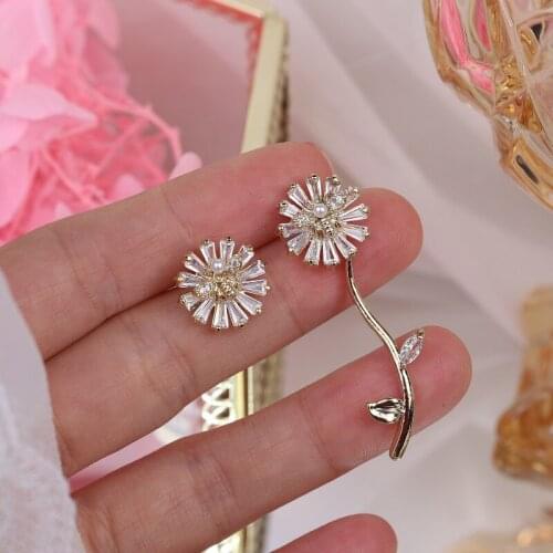 Korea New Fashion Jewelry 14K Real Gold Plating AAA Zircon Daisy Bee Asymmetric Earrings Elegant Pearl Womens Wedding earring