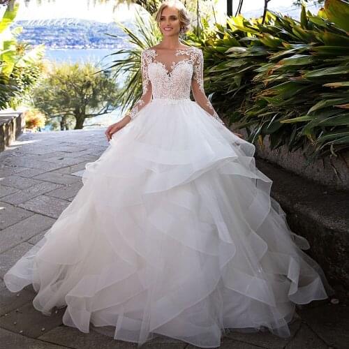 Lhuilier A Line Vintage Lace Appliques Wedding Dresses Full Sleeves Floor Length Ruffled Tulle Bridal Gowns with Open Back