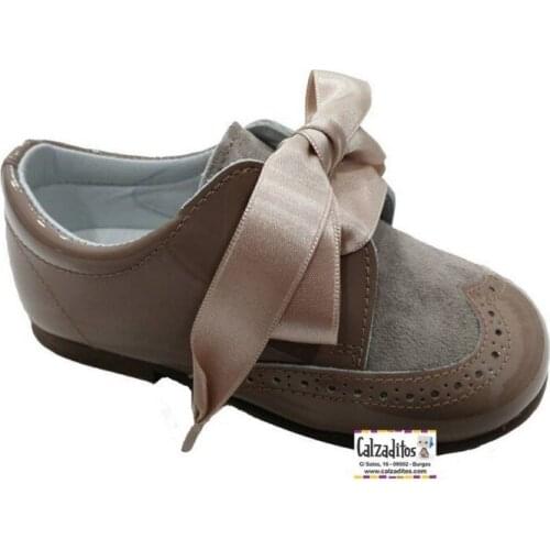 Girls blucher shoes in patent leather and camel suede