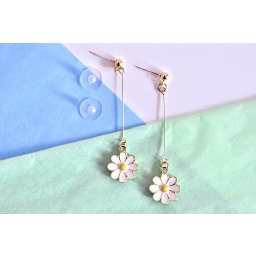 Daisy flower drop earrings, Minimal dangle earrings, Dainty Earring, Gift for Best Friend