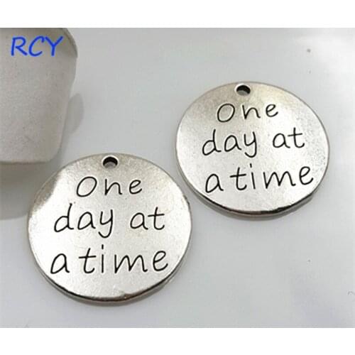 Top Quality 20 Pieces/lot 23mm Antique Silver Plated Metal Letter One Day At A Time Charms Pendant For Jewelry Making