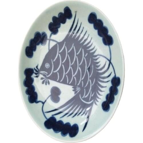The antique antique porcelain of the Qing Dynasty blue and white porcelain dish fish plate good antique