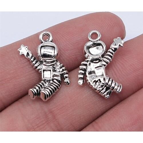 10pcs/lot 22*14mm Charms Space Man Universe Astronaut Antique Silver Color Pendants DIY Crafts Making Findings Handmade
