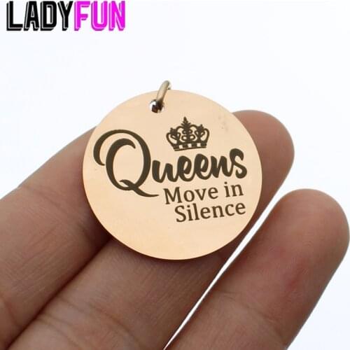 Queens Charm Stainless Steel Words Charms Queens Move In Silence Pendant Charms High Polish Mirror Surface Pendant 10pcs