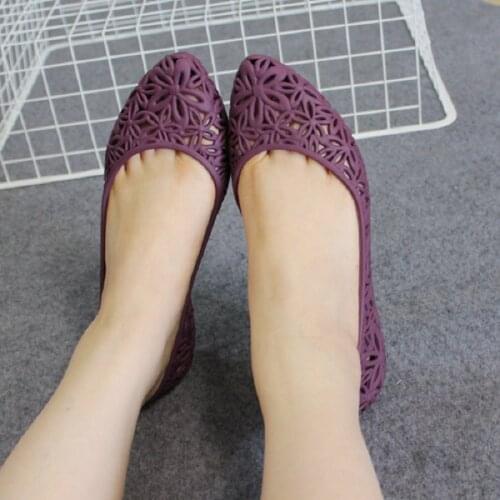 Women Summer Hollow Slip On Flats Lady Cut Out Flower Pointed Toe Jelly Shoes Soft Sole Closed Toe Beach Sandals 180912