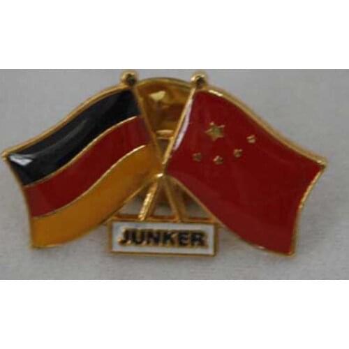 Customized meta lapel pin with epoxy flag pin Badges of cooperation between the two countries