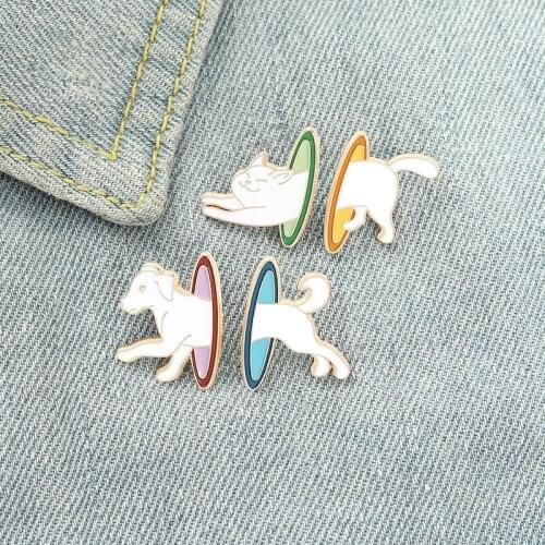 HOSENG White Cat and Dog Animals Brooch Cross-Space Half-Length Creative Design Woman Man Fashion Enamel Jewelry Pin HS_190