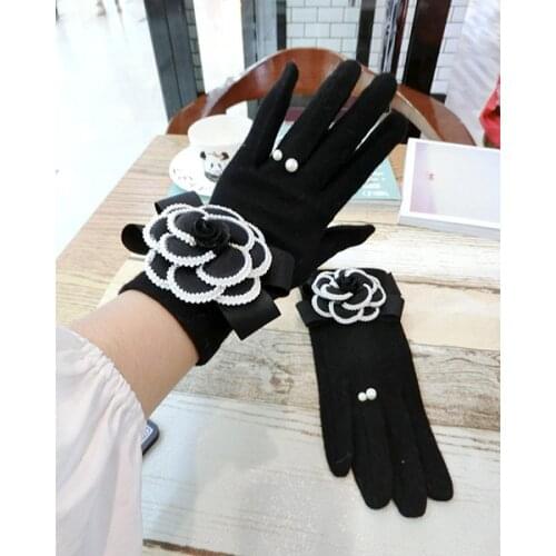 Black Camellia Cashmere and Cashmere Gloves Korean Fashion Houndstooth Mink Hair Cute Flowers Warm Touch Screen Gloves Women