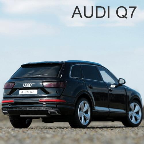 1/32 AUDI Q7 SUV Car Alloy Model Toys With Pull Back Light Simulation Off-road Vehicles 6 Doors Opened Childrens Gifts For Boy