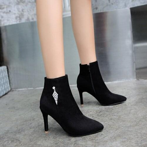Womens short boots fall / winter 2019 new sexy slim heel pointed high heels fashion Rhinestone Martin boots womens net red