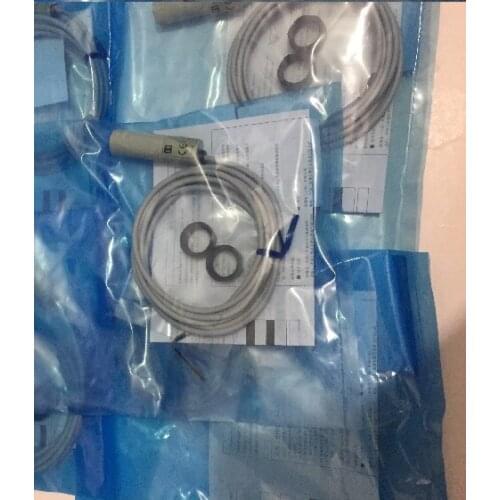 1 pcs E3F2 - DS30B4 Sensors