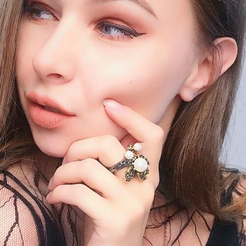 Punk Irregular Pearl Ring Gun Black Vintage Jewellery for Cocktail Party Flying butterfly Rings