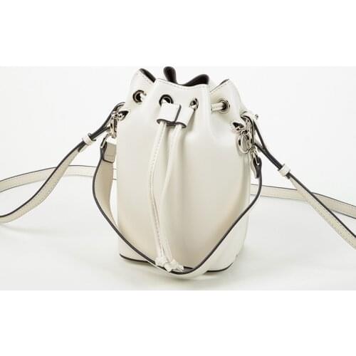 European and American fashion bags women 2021 new ins super fire simple bucket portable female bag casual shoulder messenger bag