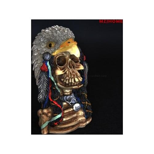 A dry skeleton head of Indian put person decorations role dry skeleton eagle owl wolf head cow head pig head