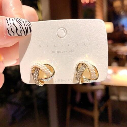 Womens Fashion Jewelry Three Dimensional Cross Pearl Earrings High Quality Small Fashion Earrings