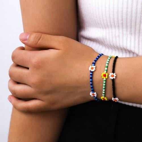 Korean Flowers Daisy Beads Bracelets Bohemian Colorful Beaded Handmade Elastic Wristband for Women 2021 Trend Jewelry Gift