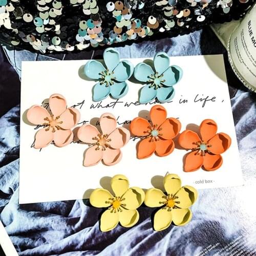 2020 Summer Sweet Candy Color Flower Earrings for Women Girls Colorful Metal Flowers Pendant Earrings Statement Jewelry Gift