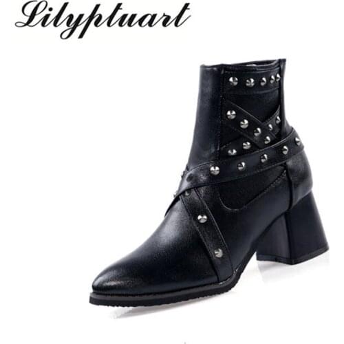 2019 autumn and winter new boots with rivets short boots thick with short belt buckle winter boots woman large size