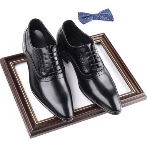 Luxury Vintage British Men Casual Leather Shoes Italian Formal Dress Loafers Pointed Toe Business Office Wedding Brogue Shoes