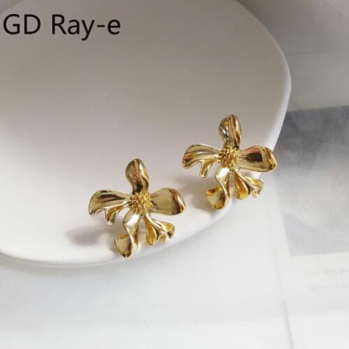 2021 New Trendy Temperament Irregular Earrings Personalized Metal Gold Flowers Gothic Stud Earrings1540