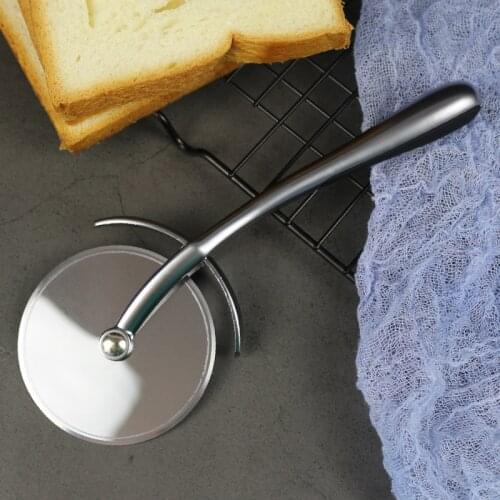 Pizza Cutter with Non-Slip Handle Durable Kitchen Tool Easy Operation Long Lasting great Utensils for Pizza Pies TS2