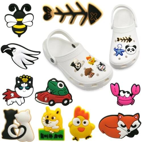 1pcs Animals Dog Husky PVC Croc Shoe Charms Decorations Accessories Fox Bone JIBZ Croc Charms Designer Bracelets Doctors Gift