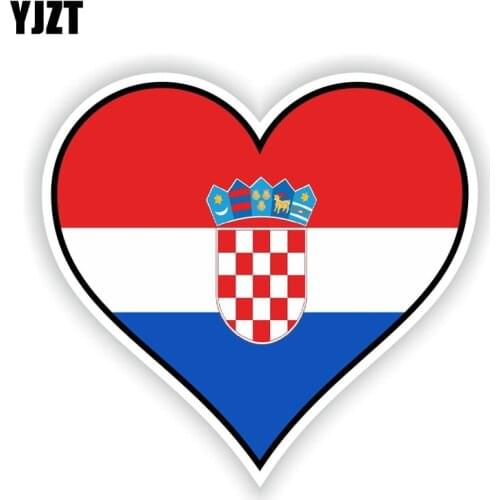 YJZT 13.7CM*12.7CM Personality Car Accessories CROATIA HEART Flag Car Sticker Decal 6-1530