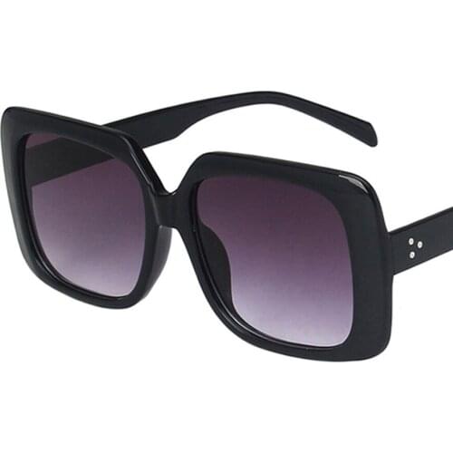 Luxury Brand Designer Square Sunglasses Lady Vintage Classic Small Rivets Rice Nail Sun Glasses Men Black Retro Shades For Women