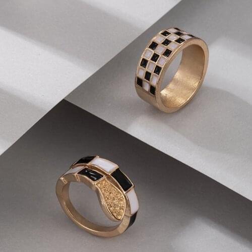 2pcs Black and White Grid Chess Rings Retro Industrial Style Simple Snake Punk Rings Set for Women Jewelry Creativity Gift