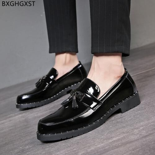 Black Patent Leather Shoes Men Formal Loafers Dress Shoes Mens Fashion White Party Shoes for Men 2021 Chaussure De Homme Zapatos
